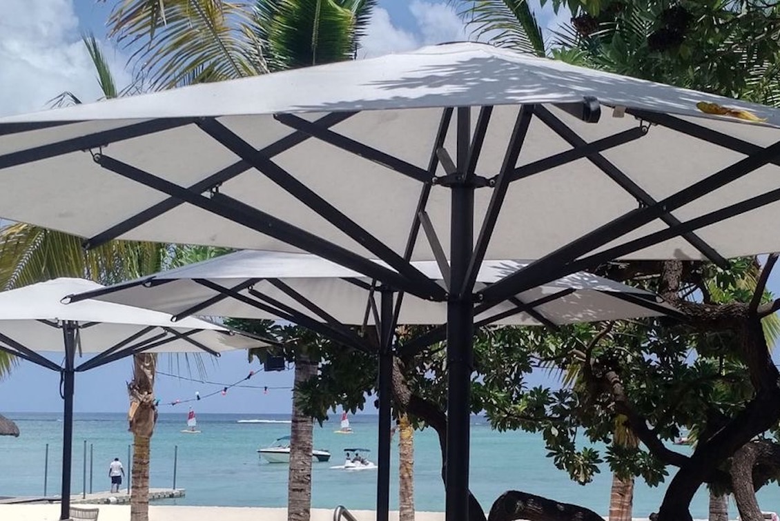 parasol en aluminium pour professionnels - bars - restaurants - plages