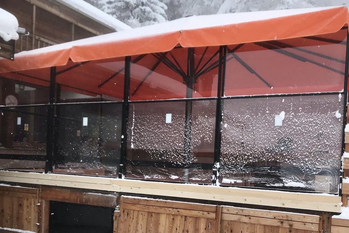 parasol géant résistant à 100 km h de vent - aluminium - pour terrasses et statitons de ski 1