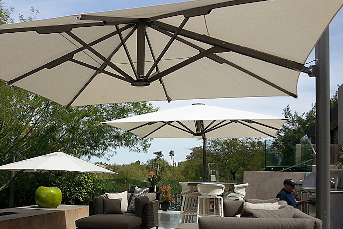 grand parasol déporté en aluminium pour professionnels - garanti résistant au vent à 70 km/h