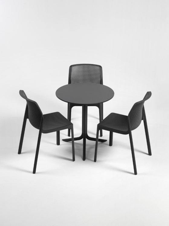 Table Flute en Situation Table en aluminium - gasparinicollection.com